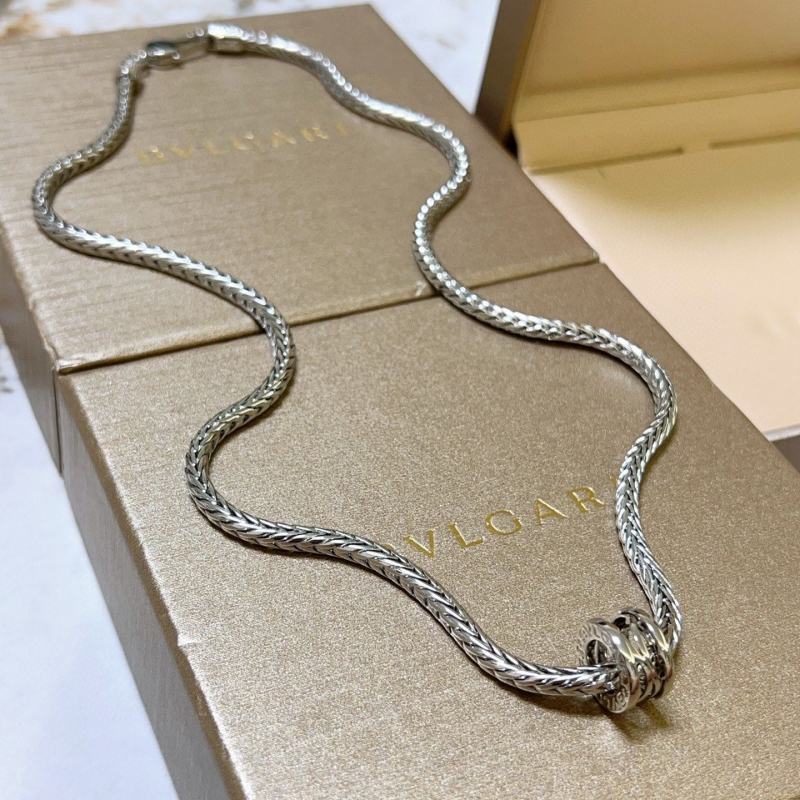 Bv1g*ai necklaces